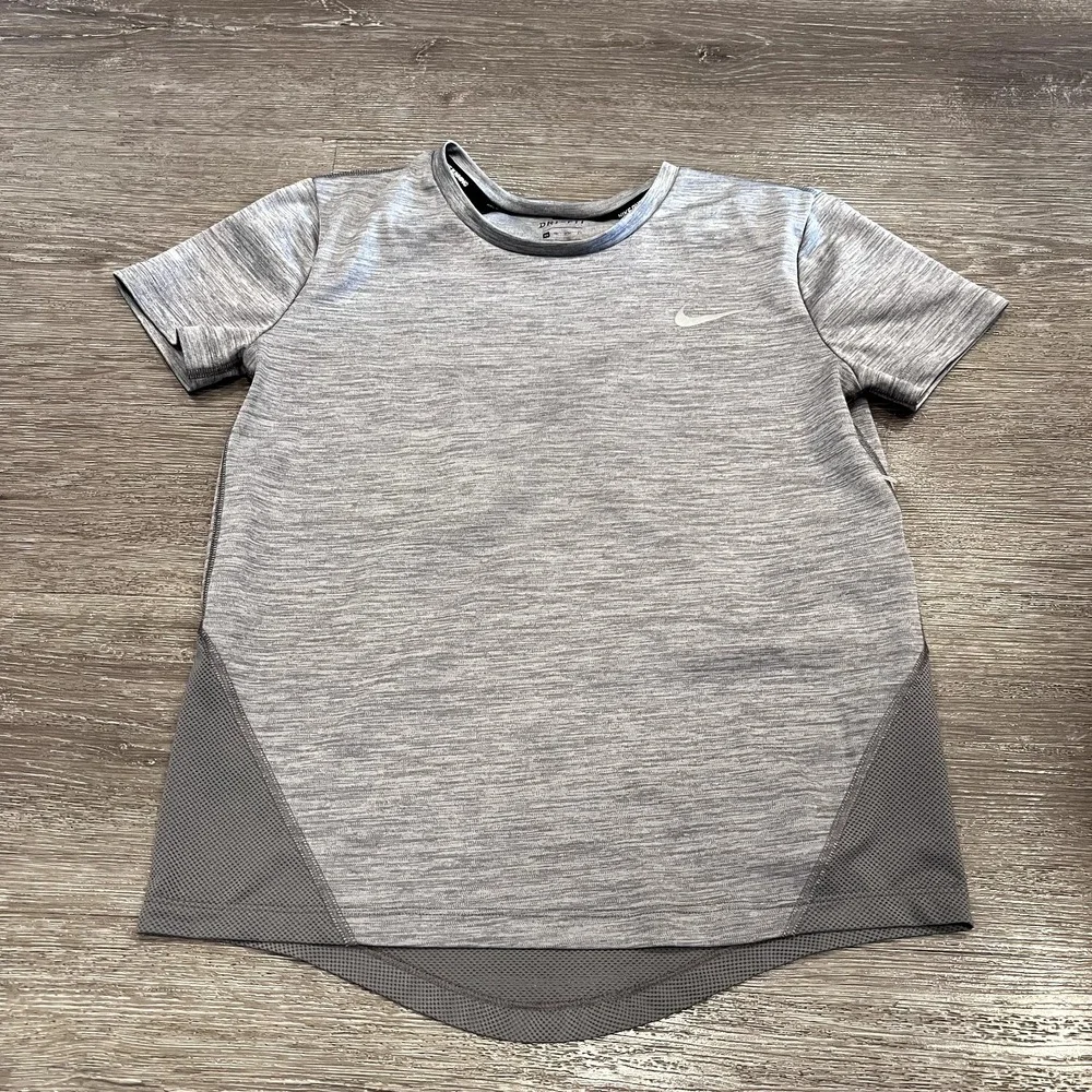 Nike Running Shirt Womens XS Gray Dri-FIT Mesh Performance Activewear Sporty Gym